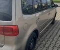 Бежевий Фольксваген Туран, об'ємом двигуна 1.6 л та пробігом 251 тис. км за 12500 $, фото 2 на Automoto.ua