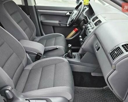 Бежевый Фольксваген Туран, объемом двигателя 2 л и пробегом 205 тыс. км за 12750 $, фото 54 на Automoto.ua