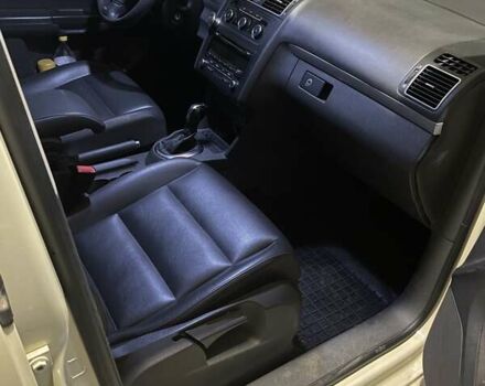 Бежевый Фольксваген Туран, объемом двигателя 1.97 л и пробегом 243 тыс. км за 9500 $, фото 53 на Automoto.ua