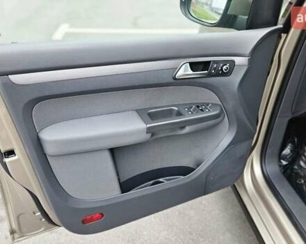 Бежевый Фольксваген Туран, объемом двигателя 2 л и пробегом 205 тыс. км за 12750 $, фото 71 на Automoto.ua