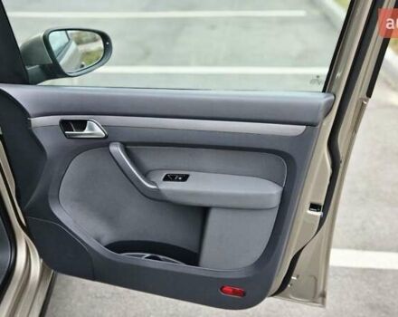 Бежевый Фольксваген Туран, объемом двигателя 2 л и пробегом 205 тыс. км за 12750 $, фото 51 на Automoto.ua