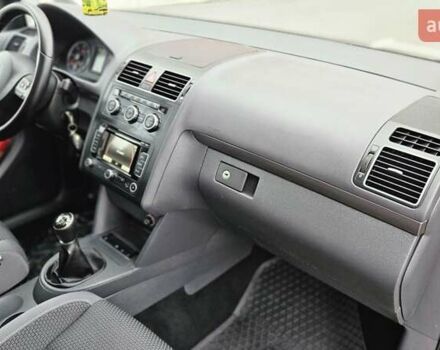 Бежевый Фольксваген Туран, объемом двигателя 2 л и пробегом 205 тыс. км за 12750 $, фото 57 на Automoto.ua