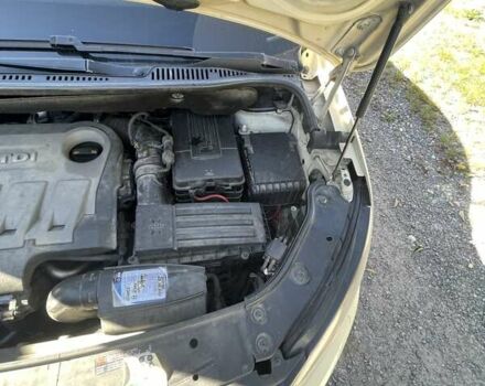 Бежевый Фольксваген Туран, объемом двигателя 1.97 л и пробегом 243 тыс. км за 9500 $, фото 6 на Automoto.ua