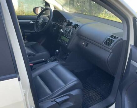 Бежевый Фольксваген Туран, объемом двигателя 1.97 л и пробегом 243 тыс. км за 9500 $, фото 11 на Automoto.ua