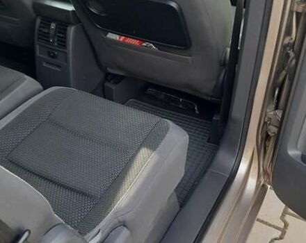 Бежевий Фольксваген Туран, об'ємом двигуна 1.6 л та пробігом 251 тис. км за 12500 $, фото 9 на Automoto.ua