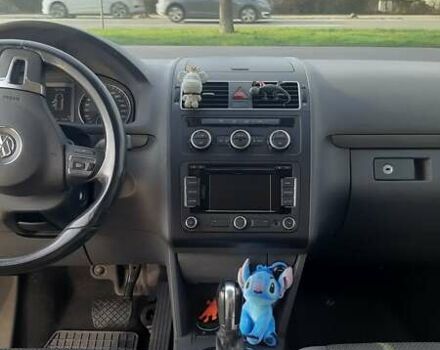 Бежевий Фольксваген Туран, об'ємом двигуна 1.6 л та пробігом 251 тис. км за 12500 $, фото 10 на Automoto.ua