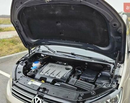 Бежевый Фольксваген Туран, объемом двигателя 2 л и пробегом 205 тыс. км за 12750 $, фото 68 на Automoto.ua