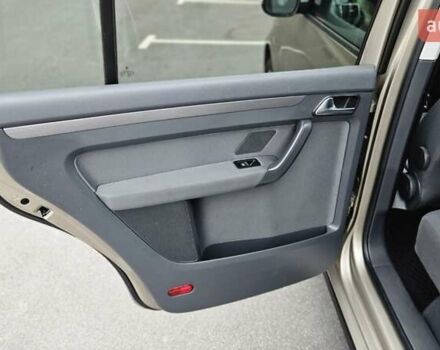 Бежевый Фольксваген Туран, объемом двигателя 2 л и пробегом 205 тыс. км за 12750 $, фото 47 на Automoto.ua