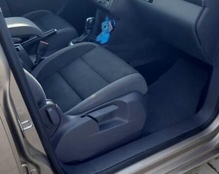 Бежевий Фольксваген Туран, об'ємом двигуна 1.6 л та пробігом 251 тис. км за 12500 $, фото 12 на Automoto.ua