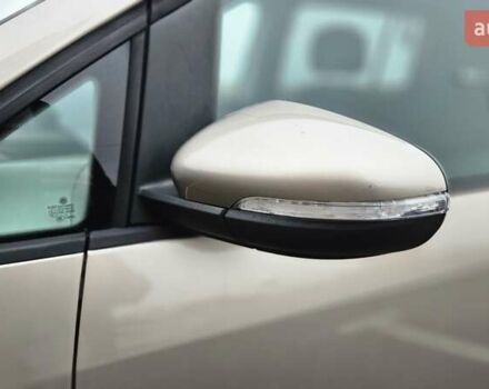 Бежевый Фольксваген Туран, объемом двигателя 2 л и пробегом 205 тыс. км за 12750 $, фото 26 на Automoto.ua