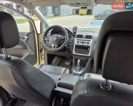 Бежевый Фольксваген Туран, объемом двигателя 1.97 л и пробегом 375 тыс. км за 9999 $, фото 3 на Automoto.ua