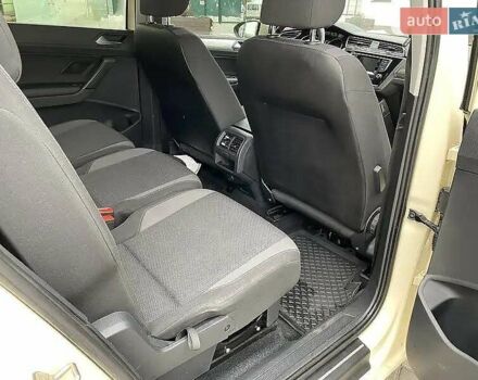 Бежевый Фольксваген Туран, объемом двигателя 1.97 л и пробегом 323 тыс. км за 11800 $, фото 4 на Automoto.ua