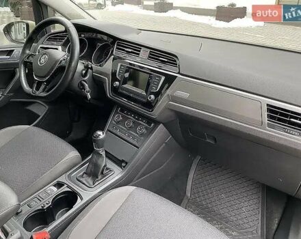 Бежевый Фольксваген Туран, объемом двигателя 1.97 л и пробегом 323 тыс. км за 11800 $, фото 3 на Automoto.ua