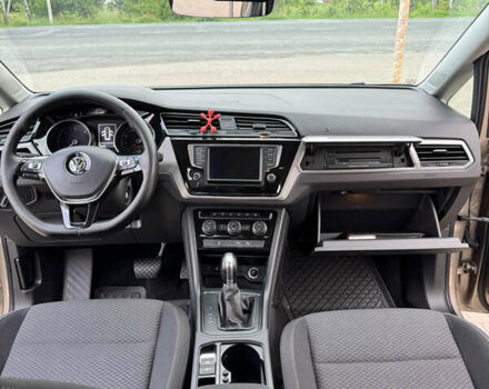 Бежевий Фольксваген Туран, об'ємом двигуна 0 л та пробігом 227 тис. км за 16000 $, фото 18 на Automoto.ua