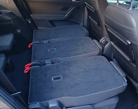 Бежевий Фольксваген Туран, об'ємом двигуна 2 л та пробігом 276 тис. км за 18300 $, фото 4 на Automoto.ua