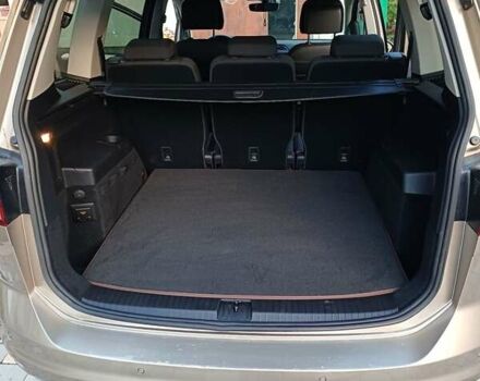 Бежевий Фольксваген Туран, об'ємом двигуна 2 л та пробігом 276 тис. км за 18300 $, фото 5 на Automoto.ua