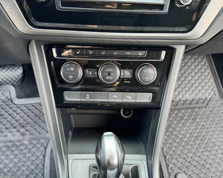 Бежевый Фольксваген Туран, объемом двигателя 0 л и пробегом 227 тыс. км за 16000 $, фото 6 на Automoto.ua