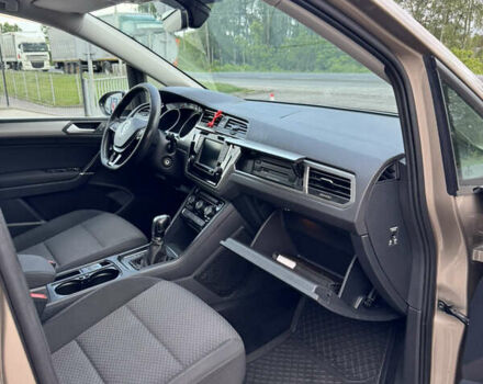 Бежевий Фольксваген Туран, об'ємом двигуна 0 л та пробігом 227 тис. км за 16000 $, фото 3 на Automoto.ua