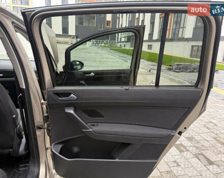 Бежевий Фольксваген Туран, об'ємом двигуна 1.6 л та пробігом 200 тис. км за 19800 $, фото 21 на Automoto.ua