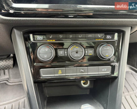 Бежевий Фольксваген Туран, об'ємом двигуна 1.6 л та пробігом 200 тис. км за 19800 $, фото 34 на Automoto.ua