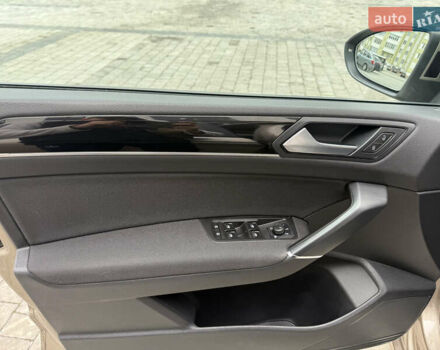 Бежевий Фольксваген Туран, об'ємом двигуна 1.6 л та пробігом 200 тис. км за 19800 $, фото 19 на Automoto.ua