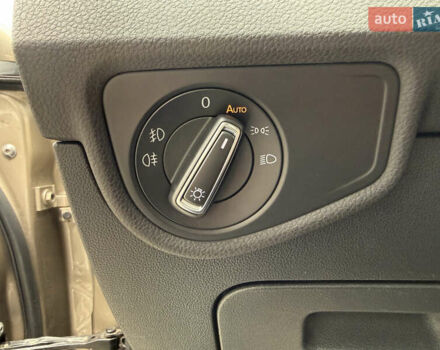 Бежевий Фольксваген Туран, об'ємом двигуна 1.6 л та пробігом 200 тис. км за 19800 $, фото 13 на Automoto.ua