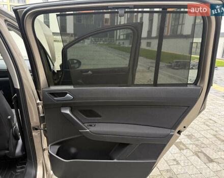 Бежевий Фольксваген Туран, об'ємом двигуна 1.6 л та пробігом 200 тис. км за 19800 $, фото 22 на Automoto.ua