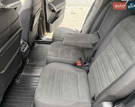 Бежевий Фольксваген Туран, об'ємом двигуна 1.6 л та пробігом 200 тис. км за 19800 $, фото 26 на Automoto.ua