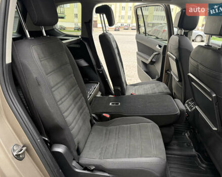 Бежевий Фольксваген Туран, об'ємом двигуна 1.6 л та пробігом 200 тис. км за 19800 $, фото 27 на Automoto.ua