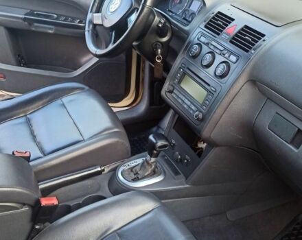 Бежевый Фольксваген Туран, объемом двигателя 2 л и пробегом 250 тыс. км за 4500 $, фото 5 на Automoto.ua