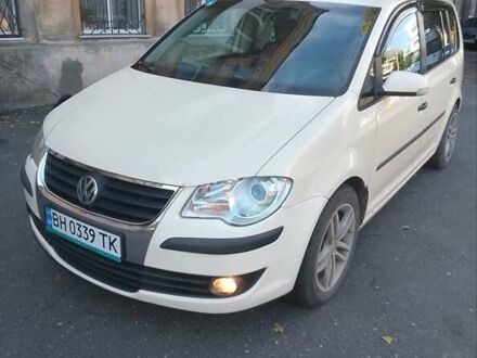 Бежевый Фольксваген Туран, объемом двигателя 1.9 л и пробегом 300 тыс. км за 6500 $, фото 1 на Automoto.ua