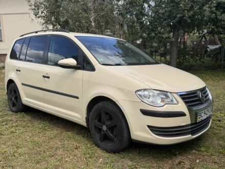 Бежевый Фольксваген Туран, объемом двигателя 1.4 л и пробегом 307 тыс. км за 6050 $, фото 1 на Automoto.ua