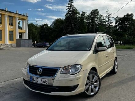 Фольксваген Туран 2009 у Києві на Automoto.ua Бежевий Фольксваген Туран, об'ємом двигуна 2 л та пробігом 221 тис. км за 2500 $, фото 1 на Automoto.ua