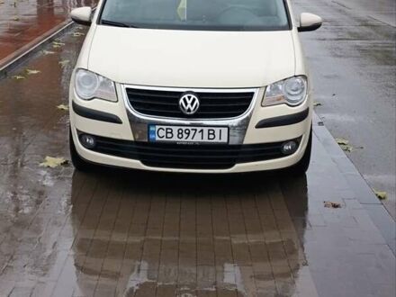 Бежевый Фольксваген Туран, объемом двигателя 1.39 л и пробегом 298 тыс. км за 8800 $, фото 1 на Automoto.ua