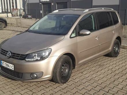 Бежевий Фольксваген Туран, об'ємом двигуна 1.6 л та пробігом 251 тис. км за 12500 $, фото 1 на Automoto.ua