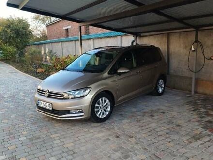 Фольксваген Туран 2017 у Каменце-Подольском на Automoto.ua Бежевий Фольксваген Туран, об'ємом двигуна 2 л та пробігом 276 тис. км за 18300 $, фото 1 на Automoto.ua