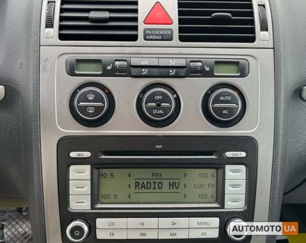 Черный Фольксваген Туран, объемом двигателя 1.9 л и пробегом 332 тыс. км за 6999 $, фото 11 на Automoto.ua