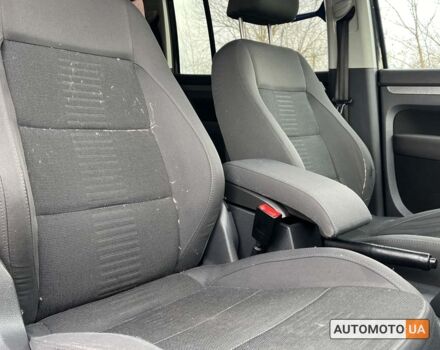 Черный Фольксваген Туран, объемом двигателя 1.9 л и пробегом 332 тыс. км за 6999 $, фото 21 на Automoto.ua