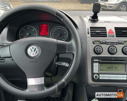 Черный Фольксваген Туран, объемом двигателя 1.9 л и пробегом 332 тыс. км за 6999 $, фото 16 на Automoto.ua