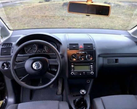 Черный Фольксваген Туран, объемом двигателя 2 л и пробегом 400 тыс. км за 4999 $, фото 11 на Automoto.ua