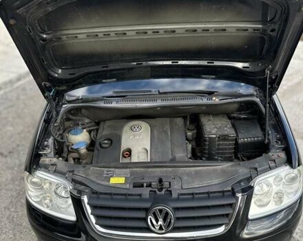 Черный Фольксваген Туран, объемом двигателя 1.6 л и пробегом 276 тыс. км за 5300 $, фото 8 на Automoto.ua