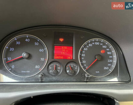 Черный Фольксваген Туран, объемом двигателя 1.6 л и пробегом 192 тыс. км за 4900 $, фото 12 на Automoto.ua