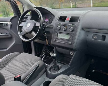 Черный Фольксваген Туран, объемом двигателя 1.6 л и пробегом 264 тыс. км за 5000 $, фото 10 на Automoto.ua