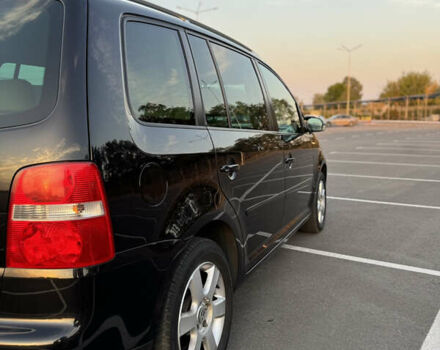 Черный Фольксваген Туран, объемом двигателя 1.6 л и пробегом 253 тыс. км за 5500 $, фото 10 на Automoto.ua