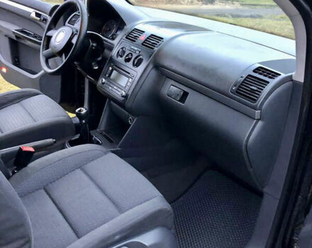 Черный Фольксваген Туран, объемом двигателя 1.97 л и пробегом 400 тыс. км за 4999 $, фото 11 на Automoto.ua