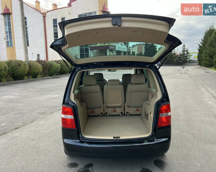 Черный Фольксваген Туран, объемом двигателя 1.6 л и пробегом 192 тыс. км за 4900 $, фото 17 на Automoto.ua