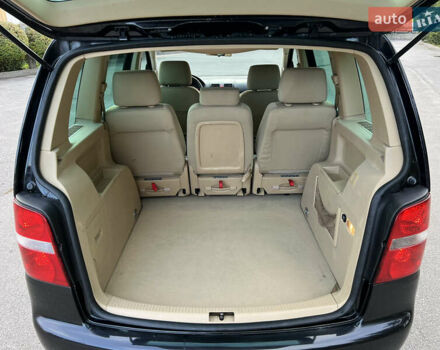 Черный Фольксваген Туран, объемом двигателя 1.6 л и пробегом 192 тыс. км за 4900 $, фото 18 на Automoto.ua