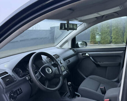 Чорний Фольксваген Туран, об'ємом двигуна 1.6 л та пробігом 290 тис. км за 5550 $, фото 8 на Automoto.ua