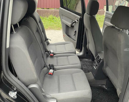 Черный Фольксваген Туран, объемом двигателя 1.6 л и пробегом 235 тыс. км за 6500 $, фото 12 на Automoto.ua