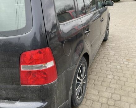 Черный Фольксваген Туран, объемом двигателя 1.6 л и пробегом 229 тыс. км за 4650 $, фото 3 на Automoto.ua